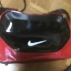 ナイキのエナメルバッグ