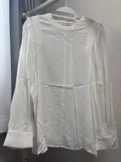 ホワイト長袖シャツ