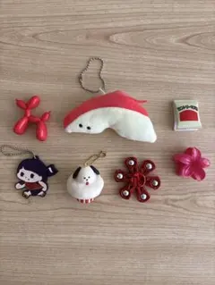 赤系の物　７個セット フィギュア・キーホルダー・ハンドスピナー・クリップなど