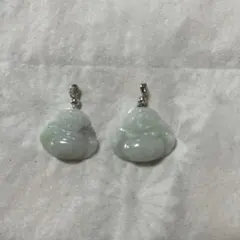 翡翠の仏像ペンダント　淡い緑色　新品ですが天然石特有の傷汚れあり