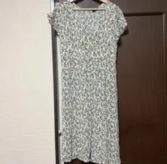 アパートバイローリーズ　花柄ワンピース