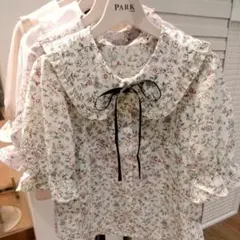 美品 パークイースト花柄レースブラウスのサムネイル