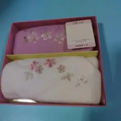 宇野千代 桜刺繍タオルハンカチとめがねケースセット