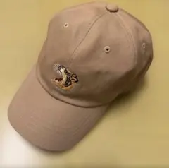 ベージュの刺繍虎キャップ