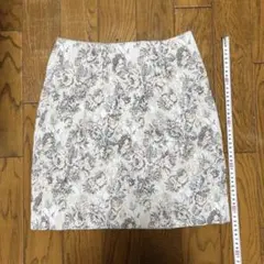 花柄台形タイトスカート