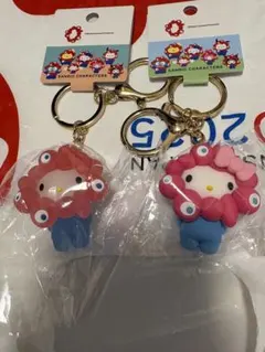 ハローキティ　サンリオ　ミャクミャクなりきりキーホルダー　2種