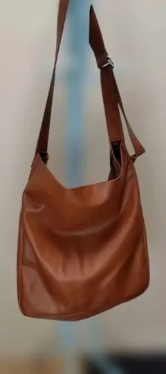ブラウン　ショルダーバッグ