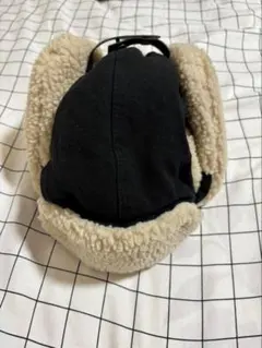 フライトキャップ 黒とベージュ 耳あて付き