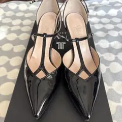 ブラックエナメルポインテッドトゥパンプス