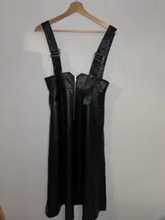 AZUL BY MOUSSY フェイクレザーZ-UPジャンパースカートのサムネイル
