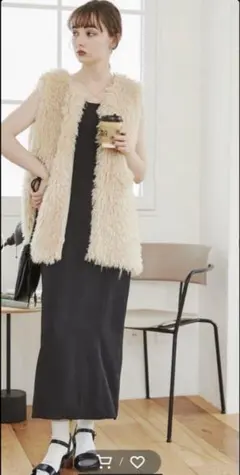 ANGIE プードルファーベスト　アイボリー　ベージュ　ジレ　ファー