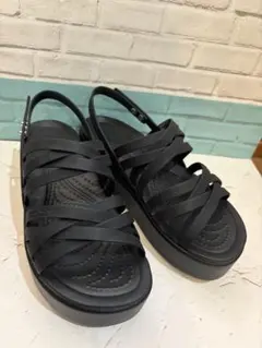 クロックス　ブラック ストラップサンダル