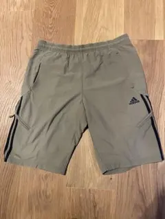 最終値下げ! 12/8まで!! adidas ベージュ ハーフパンツ Mサイズ