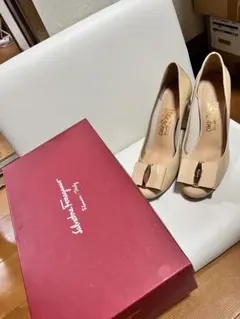 Salvatore Ferragamo ベージュ ハイヒール
