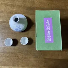 青い花柄の徳利とお猪口セット