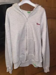 RefurbishのパーカーL