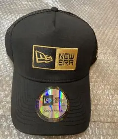 NEW ERA Black色Gold刺繍メッシュキャップフリ➖サイズ