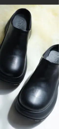 新品!!リリーブラウン ボリューム ソール サボ サンダル 厚底 ボア 黒 