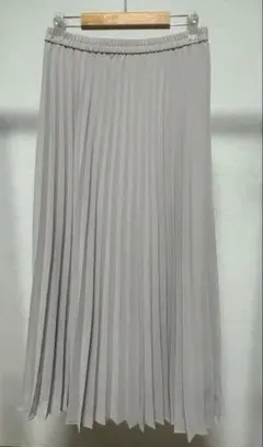 UNIQLO プリーツロングスカート　グレーベージュ