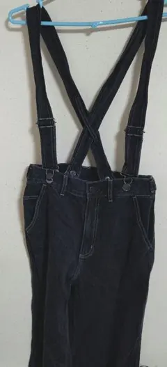 1度のみ美品！ジーユー 大人気 肩紐 ブラックデニム！ウエスト調節可能