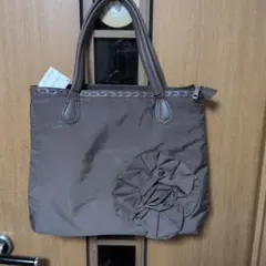 新品未使用焦げ茶 花の装飾 トートバッグナイロン製