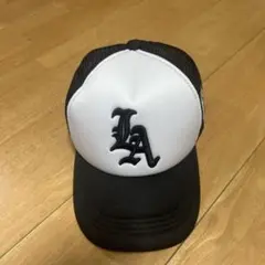 LAロゴ刺繍 トラッカーキャップ ニューエラ