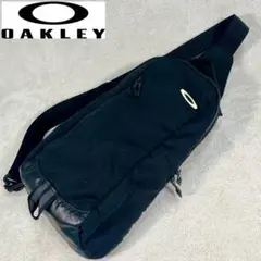 【美品✨】オークリー 立体ロゴ スリングバッグ　ワンショルダーバッグ　ボディ