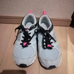 スニーカー