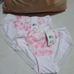 ワコール、新品2枚、サイズM、花柄刺繍ショーツ