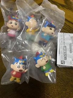 クレヨンしんちゃん アクション仮面　みんなでおそろい　マスコット　ガチャ　5種