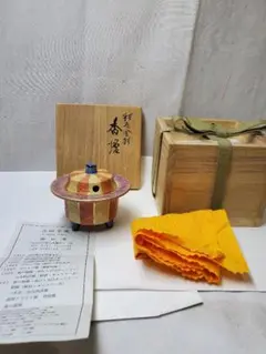 【値下げ】【吉田幸央作】久谷焼 彩色金彩が美しい角皿 2枚セット　印あり 九谷焼 錦山窯 吉田幸央】彩色金彩 角鉢 Y-6 - 商品 | 日本