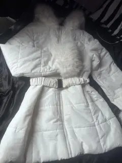 ホワイト ダウンジャケット フード付き