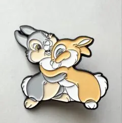 ディズニーストア　ピンバッジ　バンビ　掛軸　レア ディズニーストア ピンバッジ バンビ 掛軸 レア - メルカリ