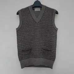 茶系　 Vネック ニットベスト 幾何学模様がオシャレ　ポケット付