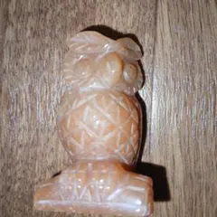 フクロウの彫刻 オレンジ色の石製(レッドアベンチュリン?) 置物 オブジェ 鳥