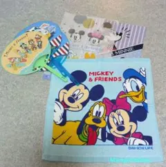 ディズニーノベルティセット①新品未使用タオル1②クリアファイル2枚③うちわ3のサムネイル
