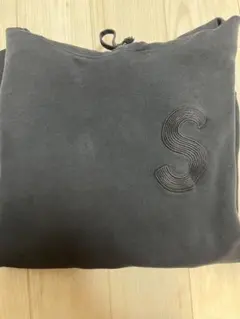 グレー パーカー