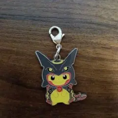 レックウザ　ポンチョを着た　ピカチュウ チャーム　ポケモン