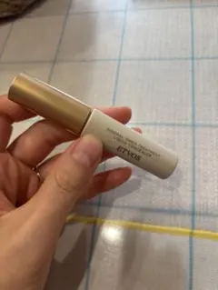 ETVOS ミネラル インナートリートメントリキッドコンシーラー ピンクベージュ