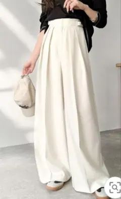 新品未使用　ベージュ ハイウエスト ワイドパンツ M