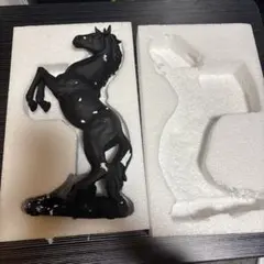 リアルな黒い馬の置物 約30cm