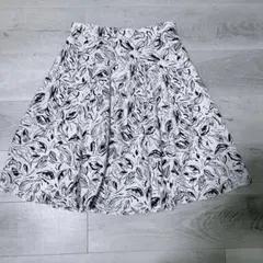 フレアスカート　組曲　クミキョク　膝丈　白　ホワイト　葉っぱ柄　上品