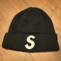 極美品　Supreme NewEra Sつの ビーニー黒 Supreme - New Era S Logo Beanie - ParkSIDER