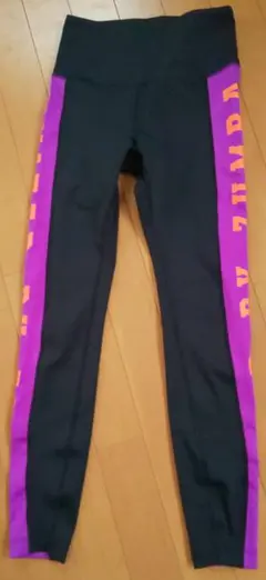 ZUMBA レギンス（黒×パープル）