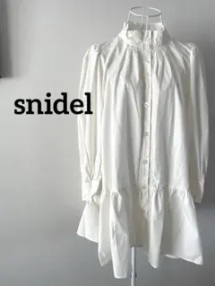 【snidel】ペプラムブラウス　チュニック　フリルネック　アイボリー　Free