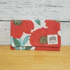 ぴったりが嬉しい！スリム通帳ケース(赤いお花) ハンドメイド 手作りポーチ