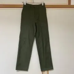 秋色　カーキ　綿パン　ストレートパンツ　カジュアルパンツ
