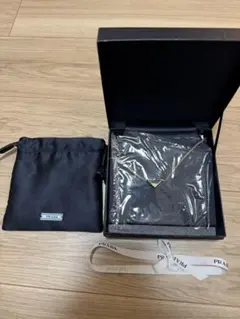 PRADA トライアングルロゴ メタルネックレス ゴールドのサムネイル