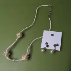 【アクセサリー】ビーズネックレスとパール風イヤリングセット