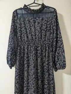 花柄ネイビー長袖ワンピース（Ｍサイズ程度）袖口ゴム